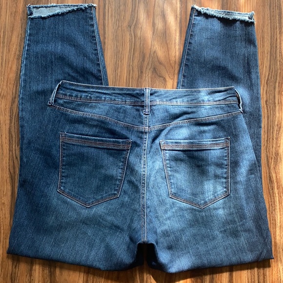 Bandolino Curvy Lisbeth crop jeans - Picture 5 of 8